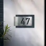 Metzler Hausnummer Edelstahl, individuelles Hausnummernschild in Anthrazit, Straßenschild mit Hausnummer, V2A-Edelstahl, kratzfest, robust, gebürstet, 3D-Effekt, Made in Germany, Größe: 271 x 175 mm
