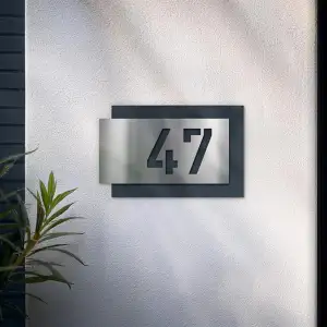 Metzler Hausnummer Edelstahl, individuelles Hausnummernschild in Anthrazit, Stra